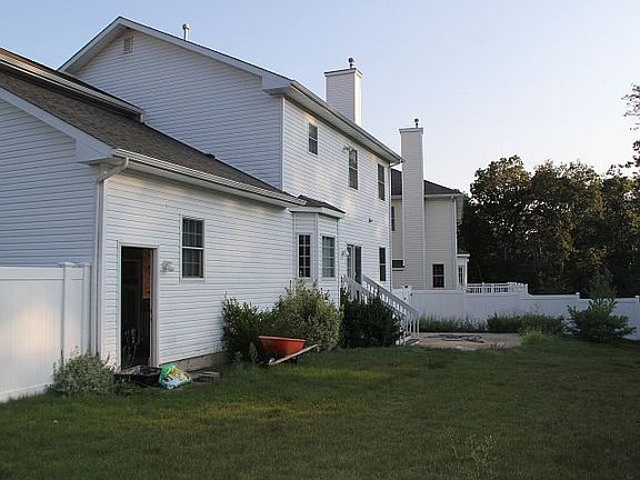 3rd image of 305 Fairway Dr