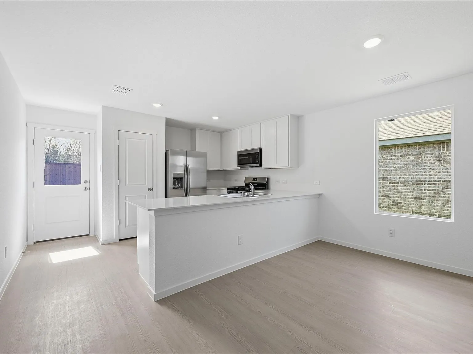 3 bed, 1461 sqft, $1,800 — Photo 2
