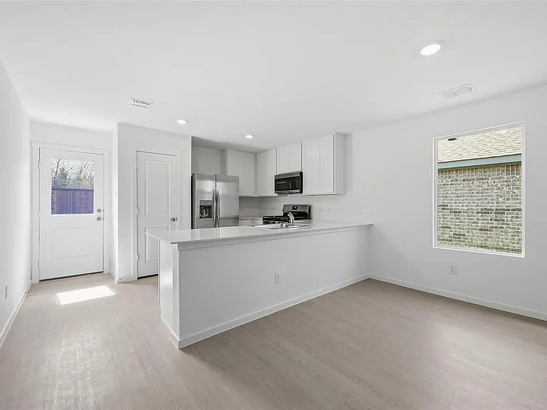 1632 Elliot Rd — Photo 2