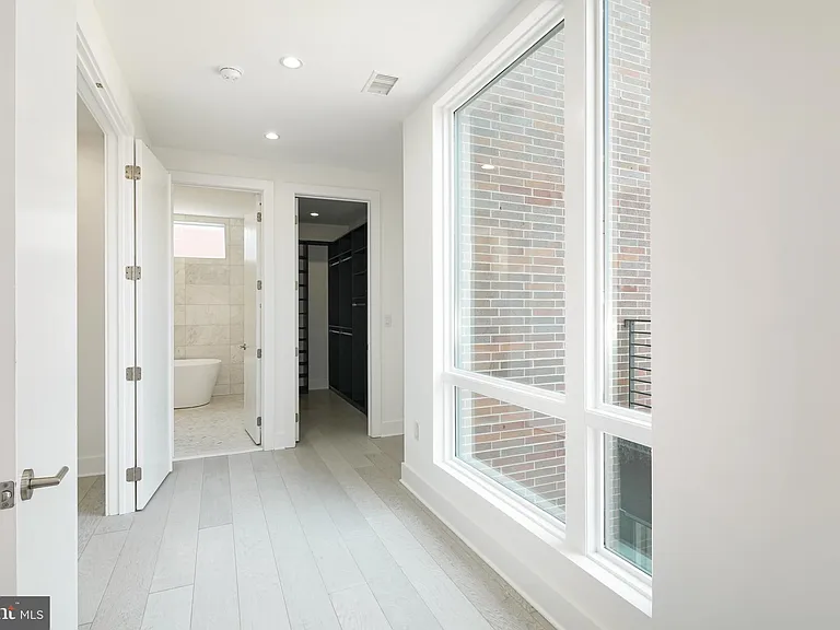 142R S Front St — Photo 12