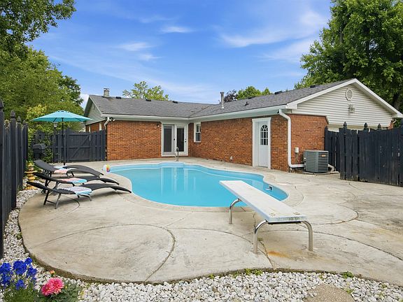 3rd image of 3035 Earl Dr