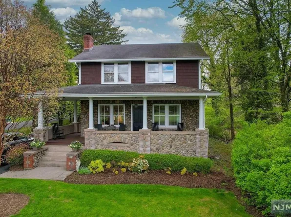 138 Chestnut Ridge Rd, Saddle River, NJ 07458