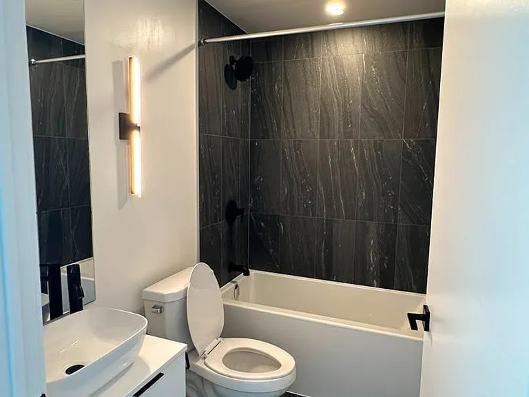 1185 Dupont St N #2710 — Photo 8