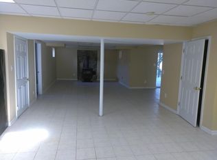 43070 Hollyspring Ln, Centreville, VA 20120