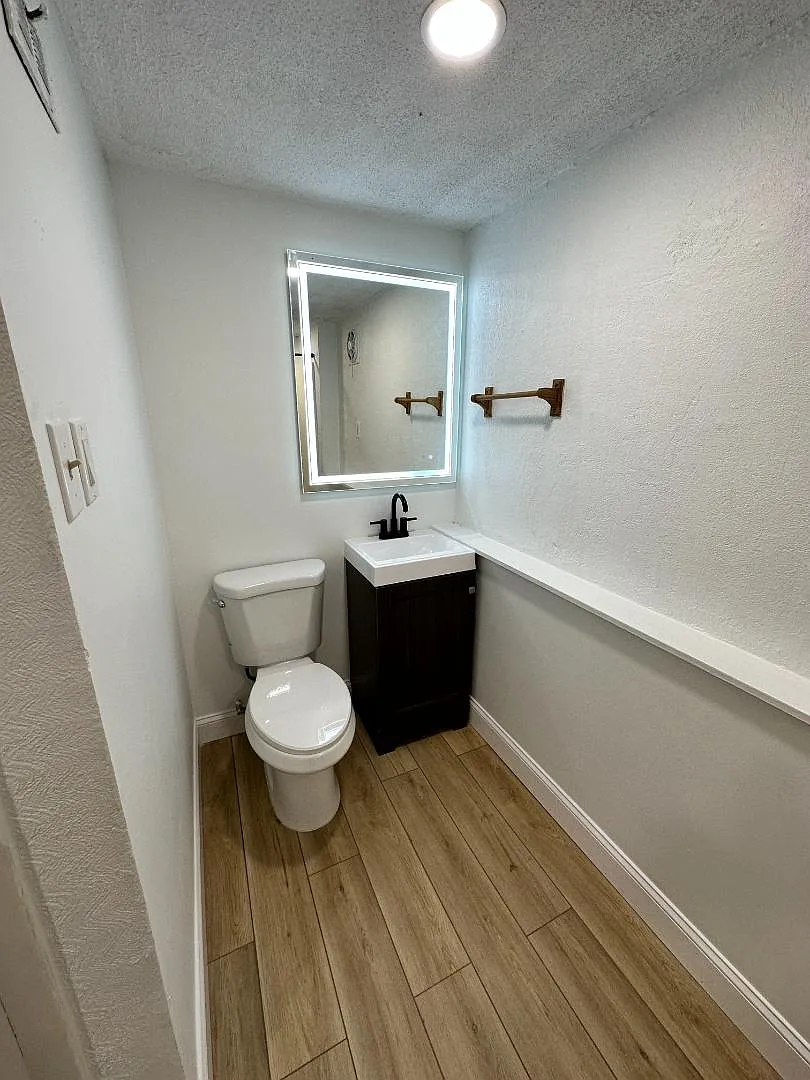 112 Wilson Ave - B — Photo 2