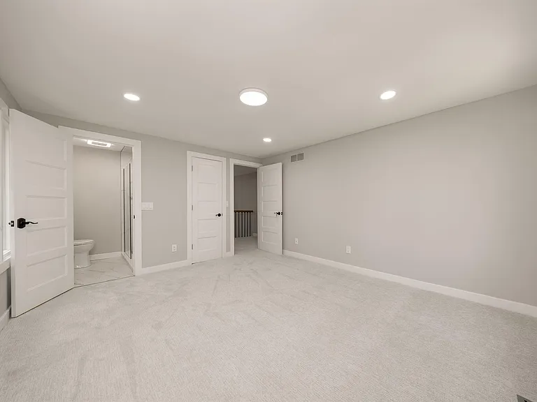 5240 Clarendon Crest St — Photo 33