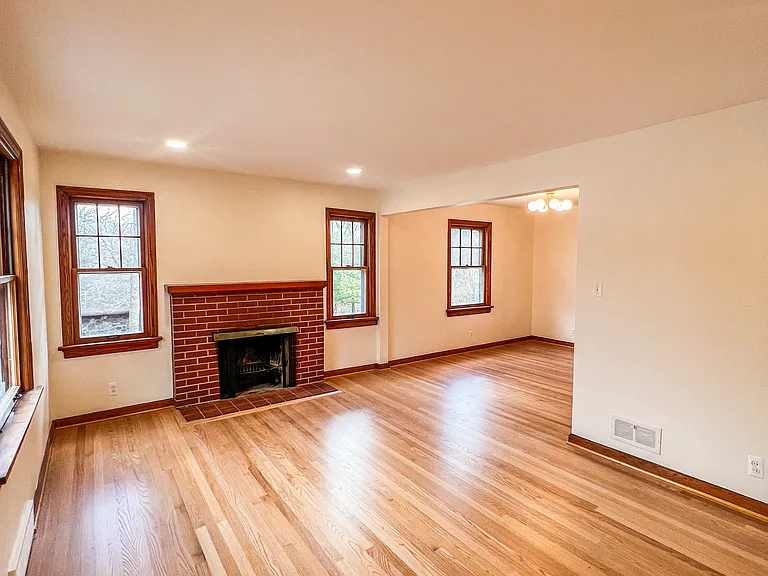 1304 Grand Ave — Photo 3