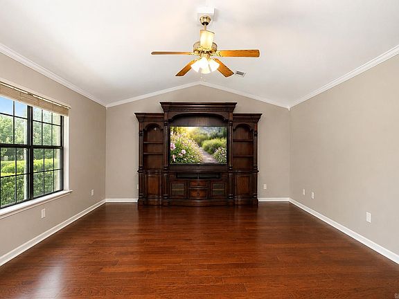 5th image of 1007 Michael Ann Dr