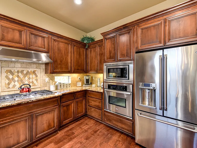 1410 W Colonial Pkwy — Photo 29