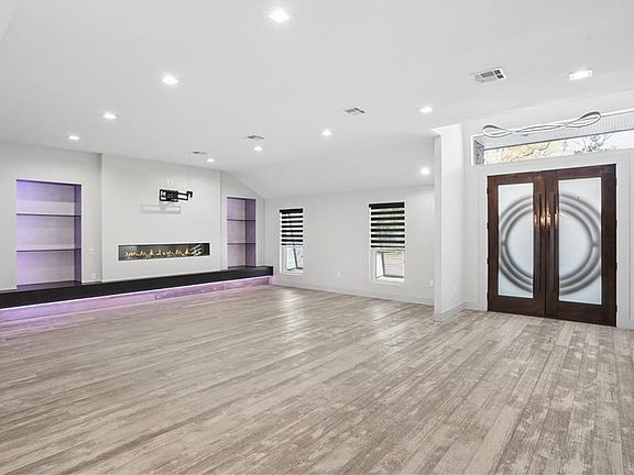3rd image of 10012 Idlewood Pl