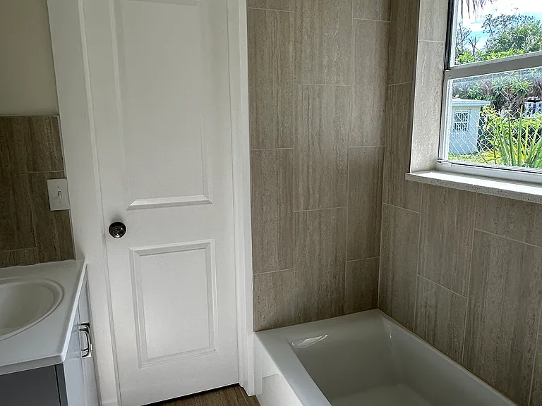 1048 Avenue E #1 — Photo 9