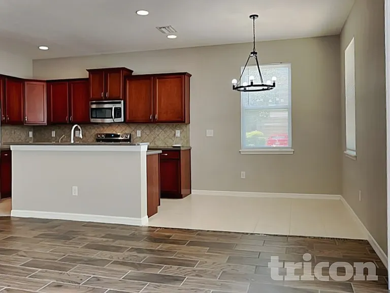 1109 Lauren Manor Loop — Photo 4