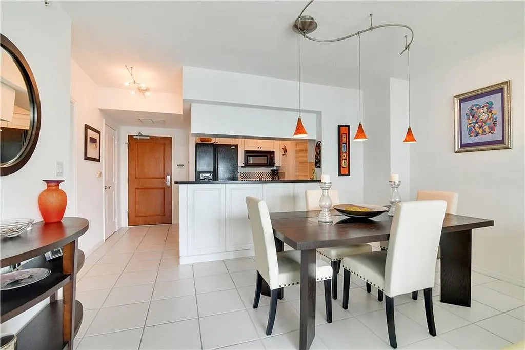 Watergarden Condo — Photo 4