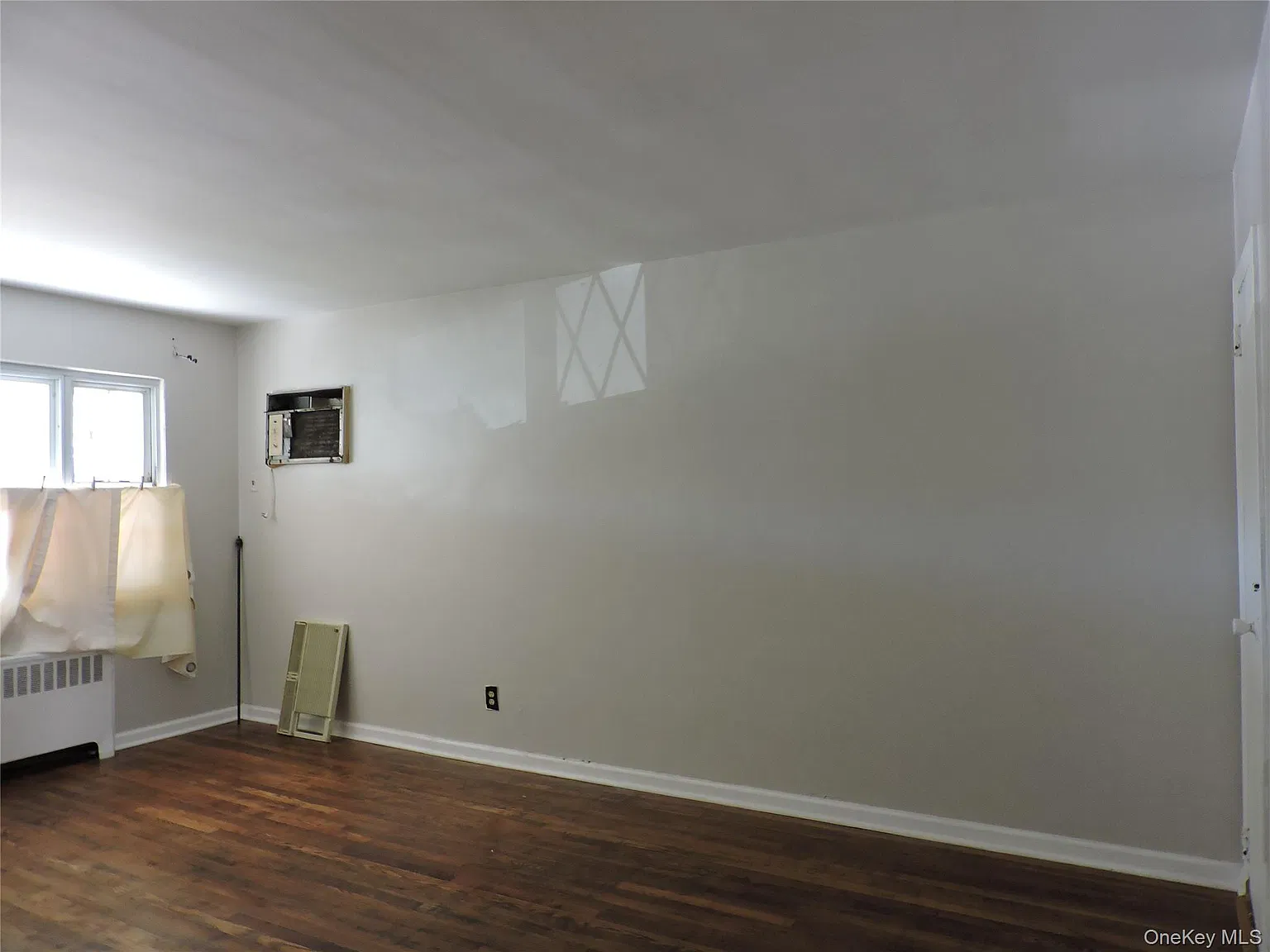 3 bed, 1.0 bath, 1638 sqft, $3,300 — Photo 2