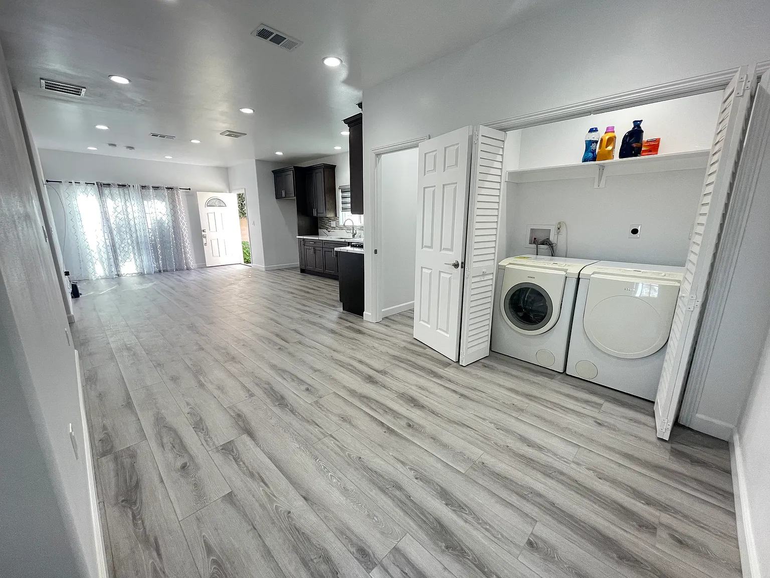 3 bed, 1200 sqft, $3,150 — Photo 3