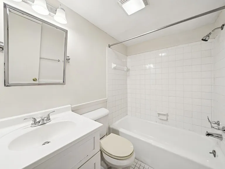 Williamsburg Apartments — Photo 46