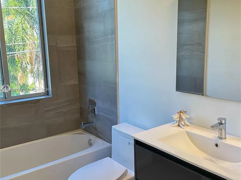 807 SE 14th St #0 — Photo 11