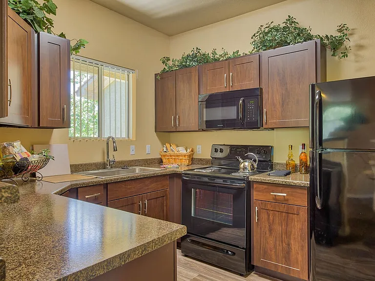 Serena Shores Apartments — Photo 3