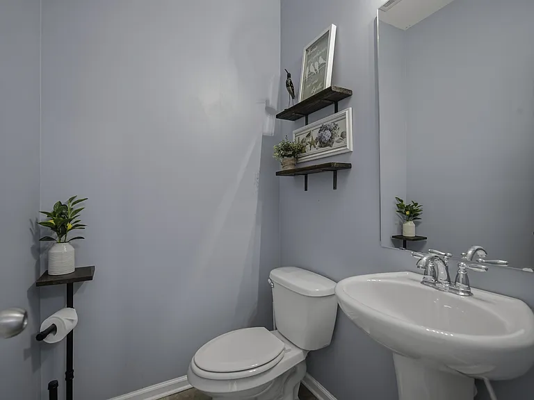 225 Urbano Ln — Photo 16