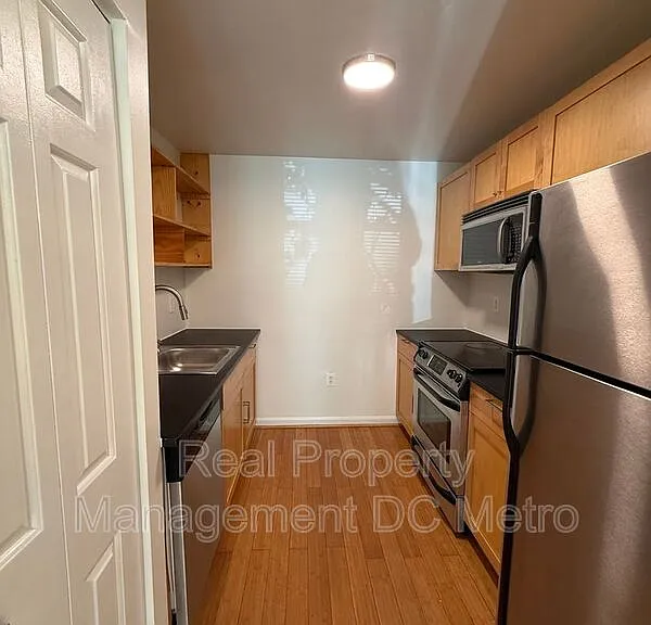 1125 Harvard St NW #R — Photo 9