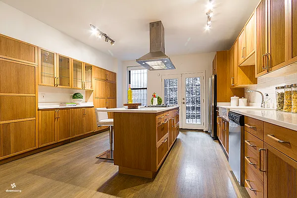 Rented by Dixon Advisory USA Inc. | media 15