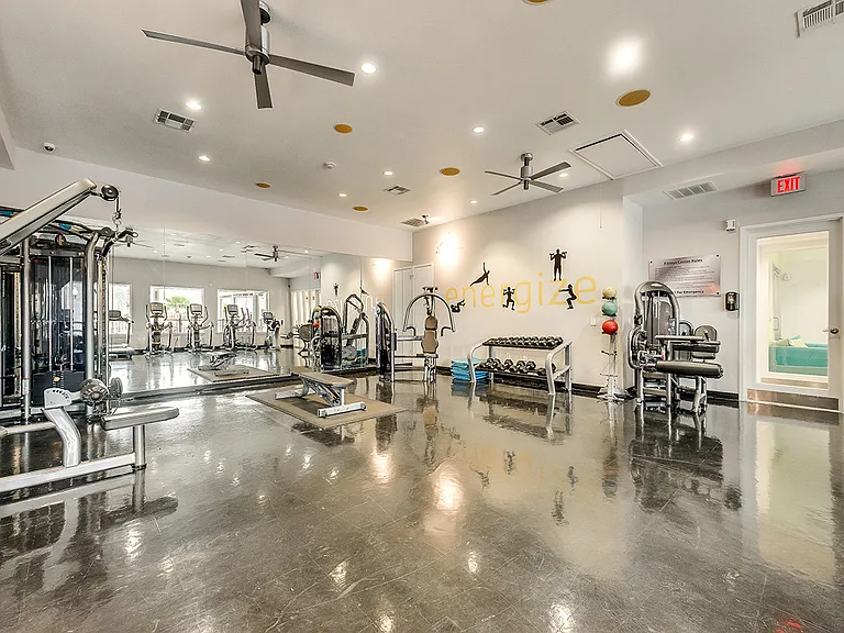 The Encore at Sam Houston - Student Living Priced Per Room — Photo 10