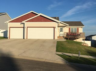 2405 Pointe Loop, Bismarck, ND 58503