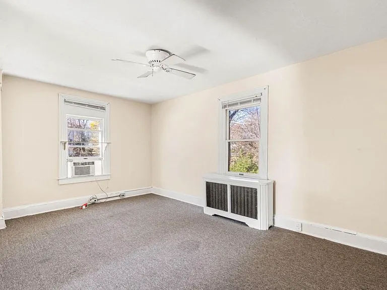 106 N Valley Rd #B — Photo 7