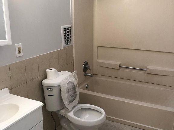 4th image of 2136 W Spencer St