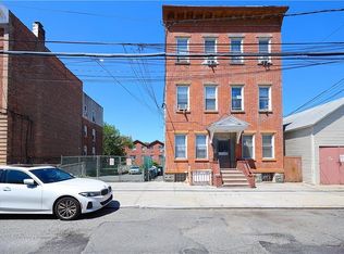 22-08 120th St, College Pt, NY 11356