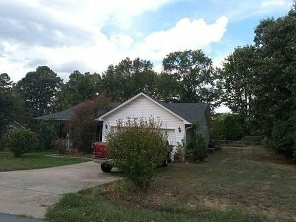 3rd image of 2722 Ward Dr