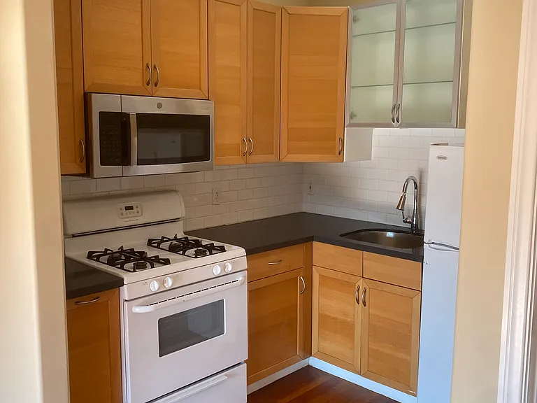 8 Esther St #11 — Photo 4