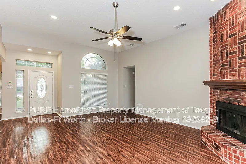 3 bed, 2.0 bath, 2091 sqft, $2,395 — Photo 3
