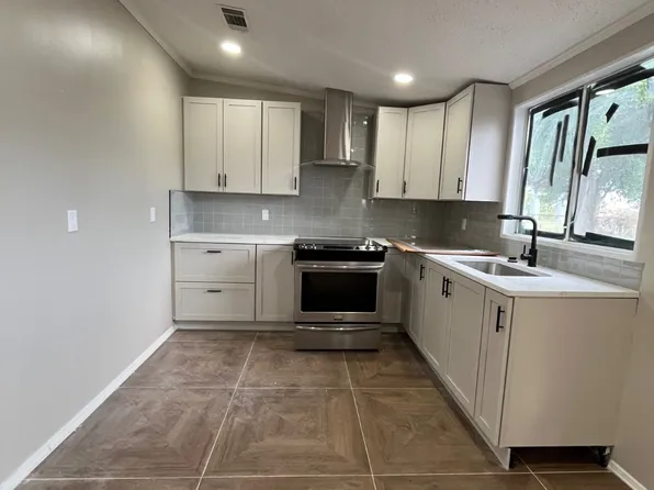 8807 Barcin Cir, Riverview, FL 33578