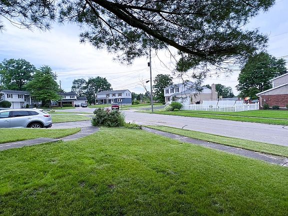 5th image of 11875 Canfield Ct