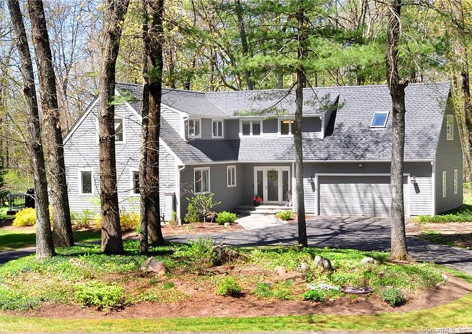 1st image of 9 Woodhaven Dr