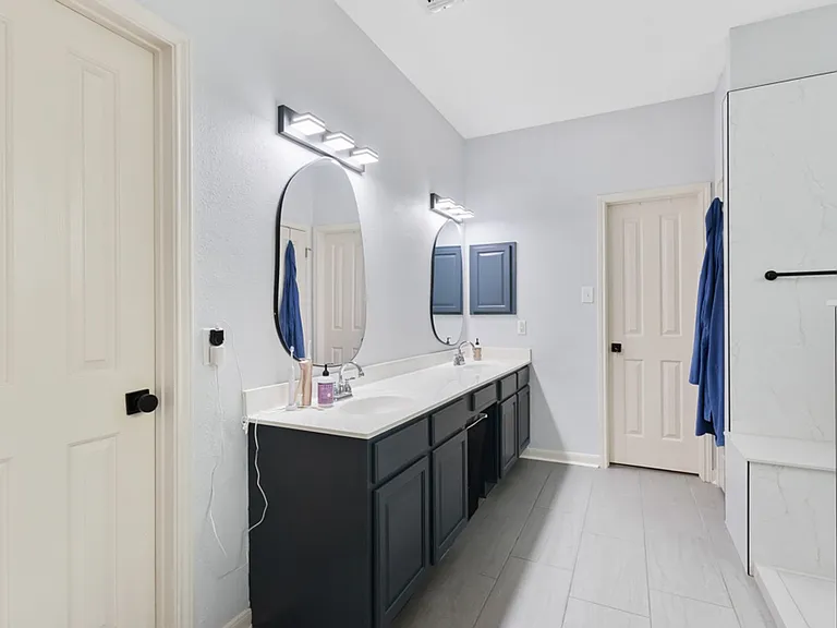 1318 Barton Crk — Photo 16