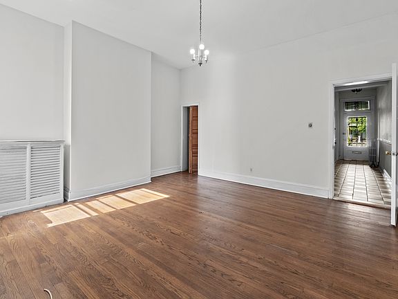 5th image of 2809 N Calvert St