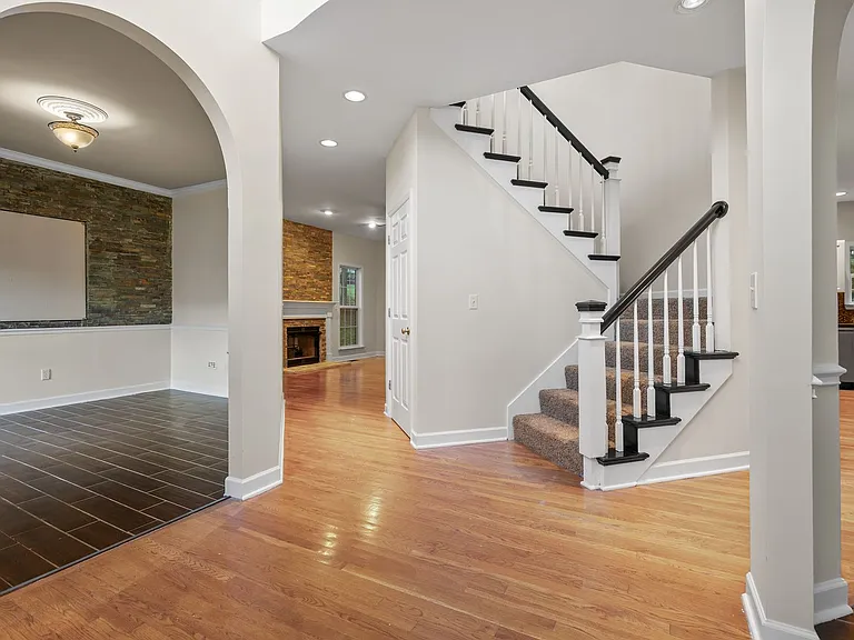1004 Austin Ct — Photo 5
