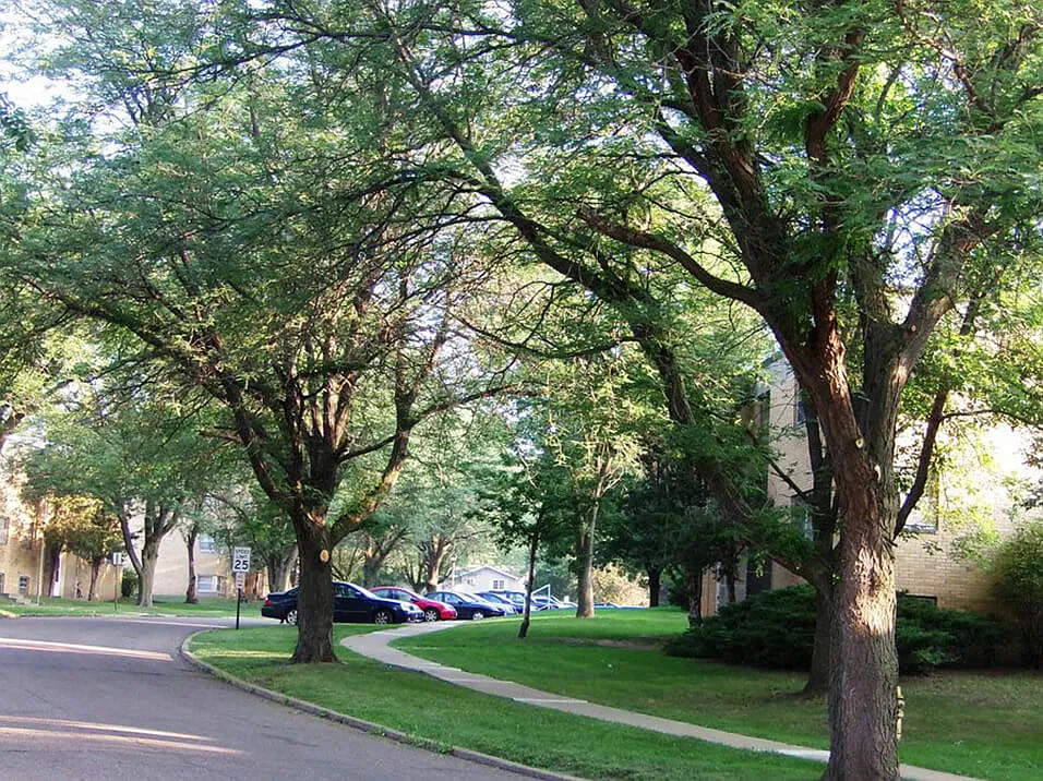 Valley Park Apartments — Photo 3