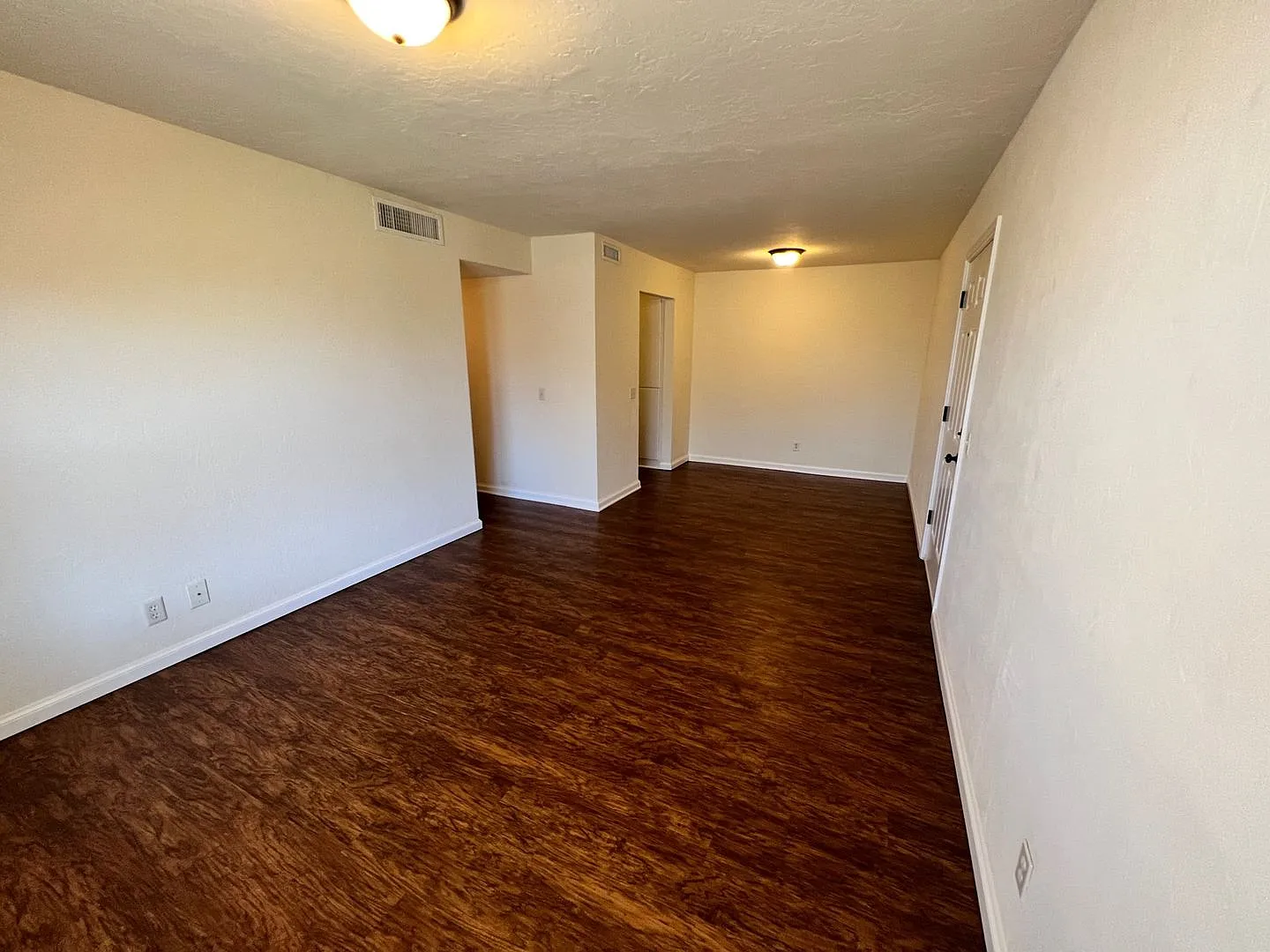 Renaissance Park Apartments — Photo 2