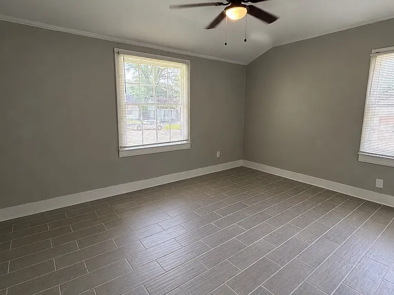 Maplewood Dr — Photo 13