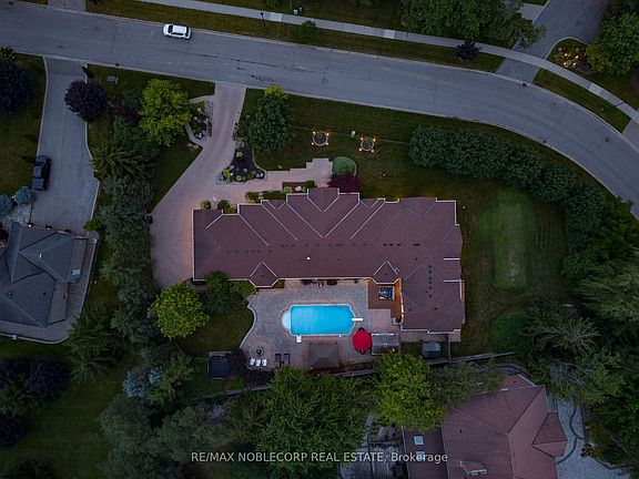 3rd image of 80 Carmichael Cres