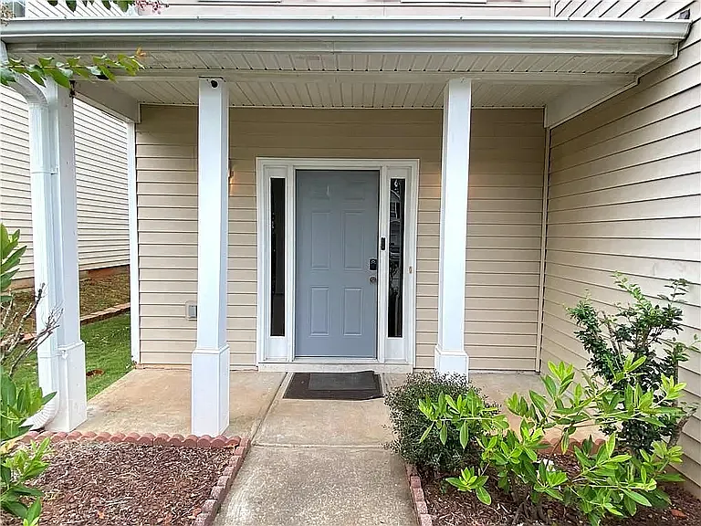 3 bed, 2.5 bath, 1891 sqft, $2,290 — Photo 2