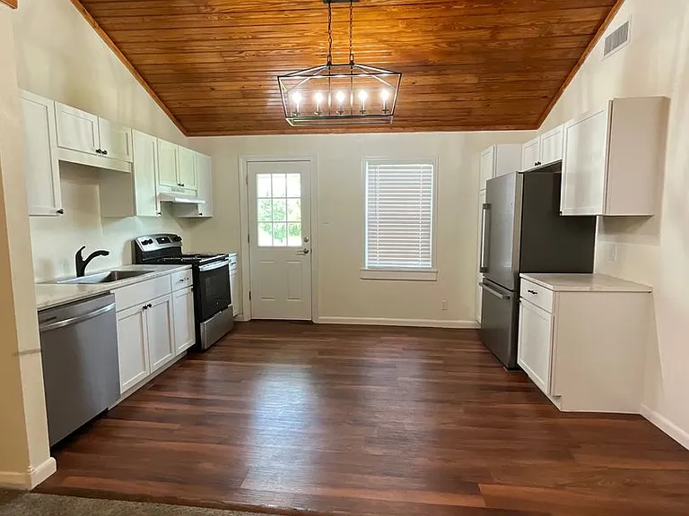 1307 Aaron Ave — Photo 8