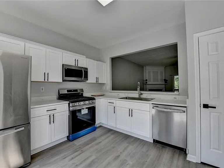 3977 Howell Park Rd — Photo 15