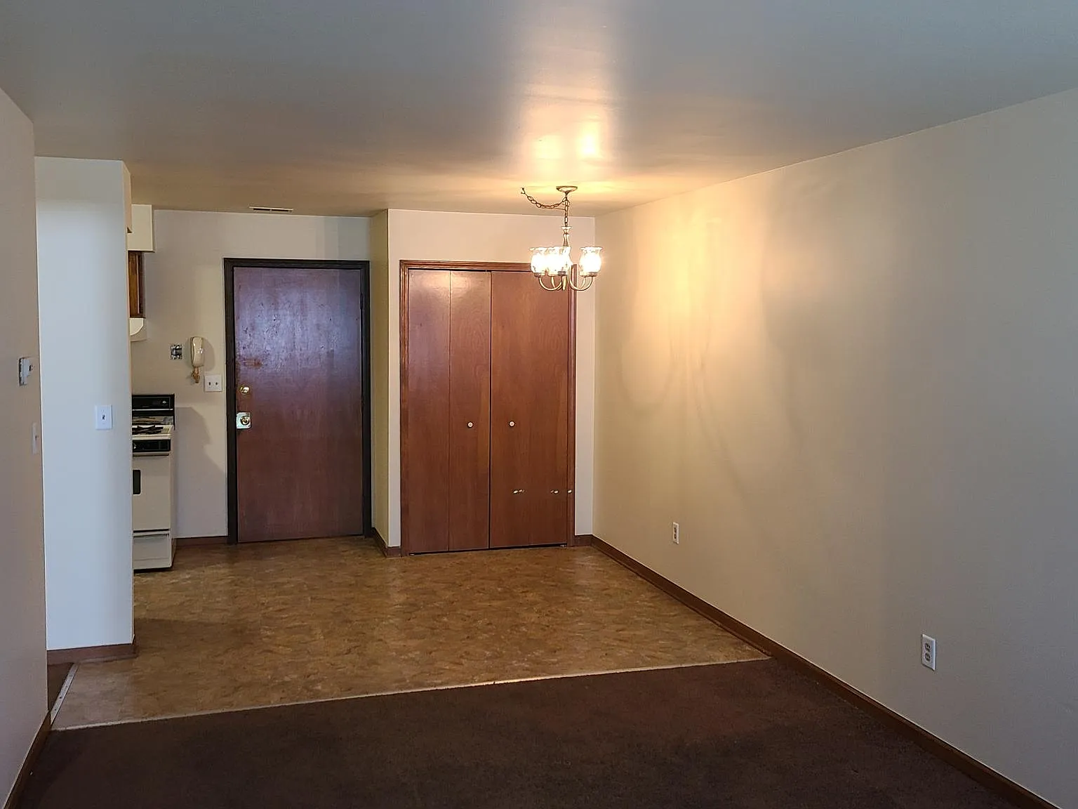 1130 Goddard Rd — Photo 2