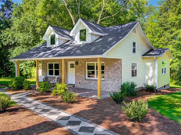 8121 Flatrock Rd, Stokesdale, NC 27357