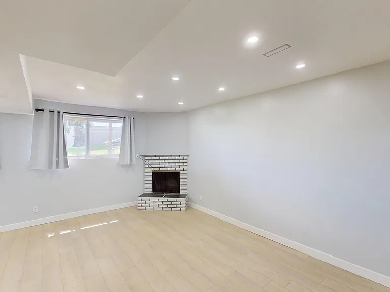 2 Sabrina Rd SW — Photo 2