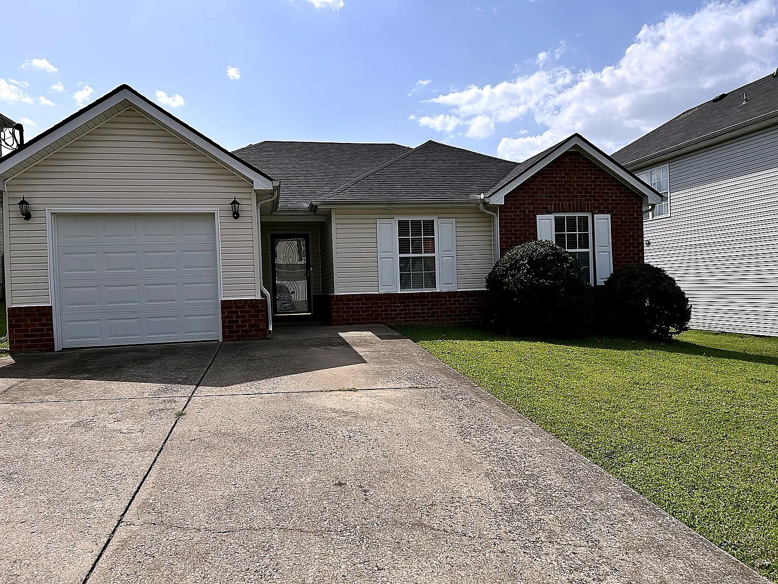 3 bed, 1314 sqft, $2,350 — Photo 2
